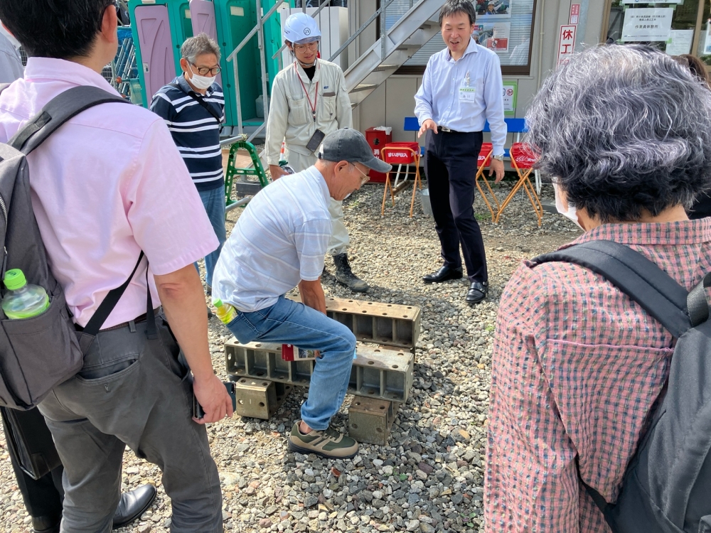 屋外での様子(架設機材展示)