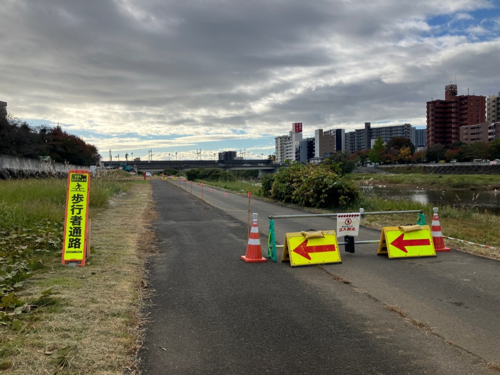 河川敷内_工事用車両通行路