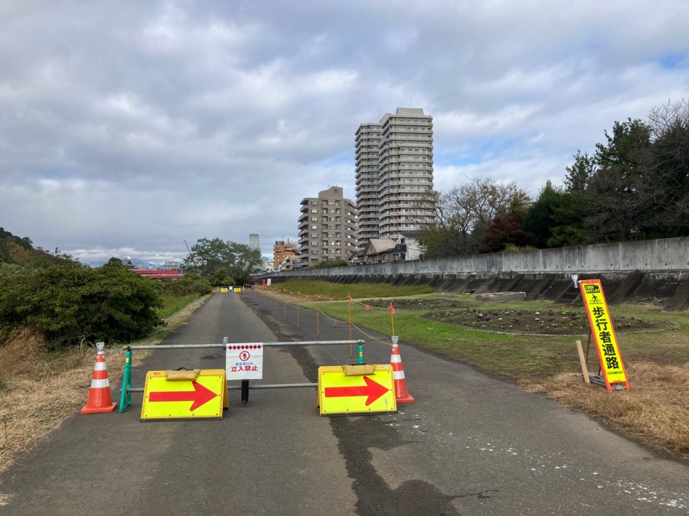 河川敷内_工事用車両通行路