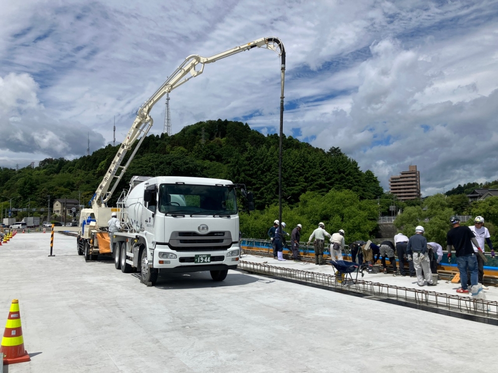 地覆コンクリート打設(歩道部)