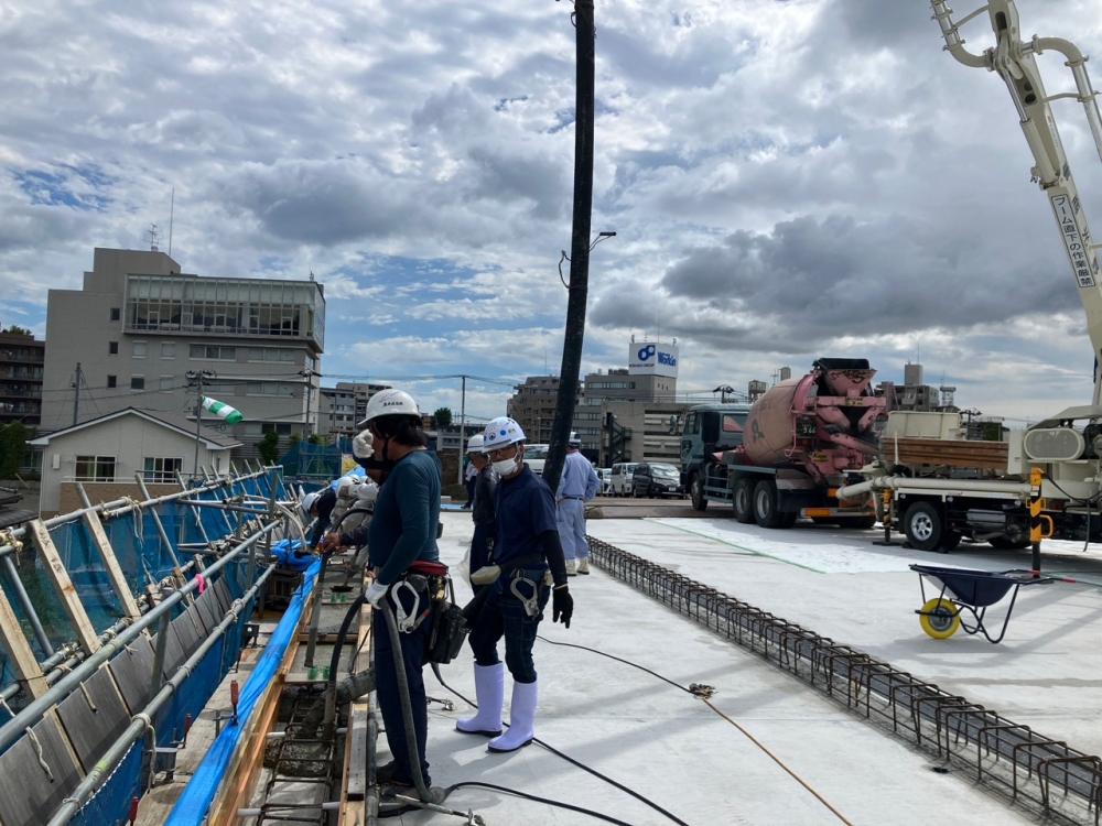 地覆コンクリート打設(歩道部)